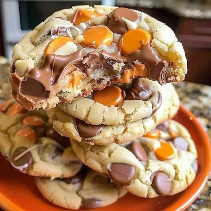 Gooey Reese’s Cheesecake Cookies